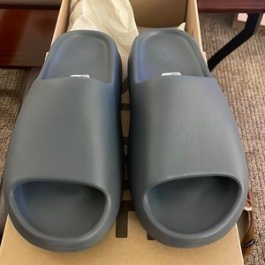 Brand new with tags Yeezy slides men’s size 12 item ID2349 
Slate Marine